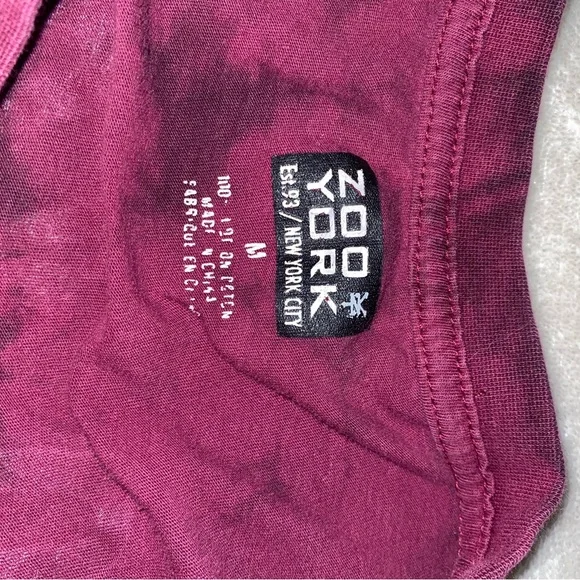 💙 Zoo York Black and Pink Tie-Dye T-Shirt Featuring Elaborate Embroidery Size M - Picture 7 of 13